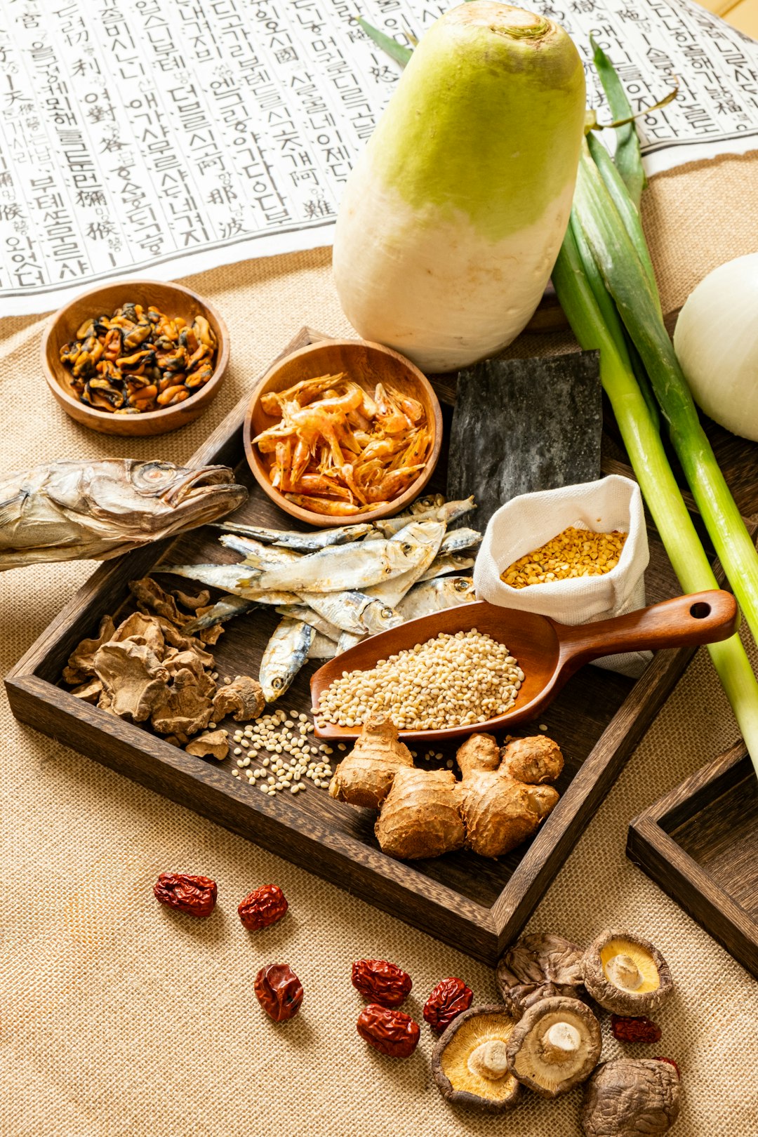 a-table-topped-with-bowls-of-food-and-vegetables-cd0yy1z4tmq